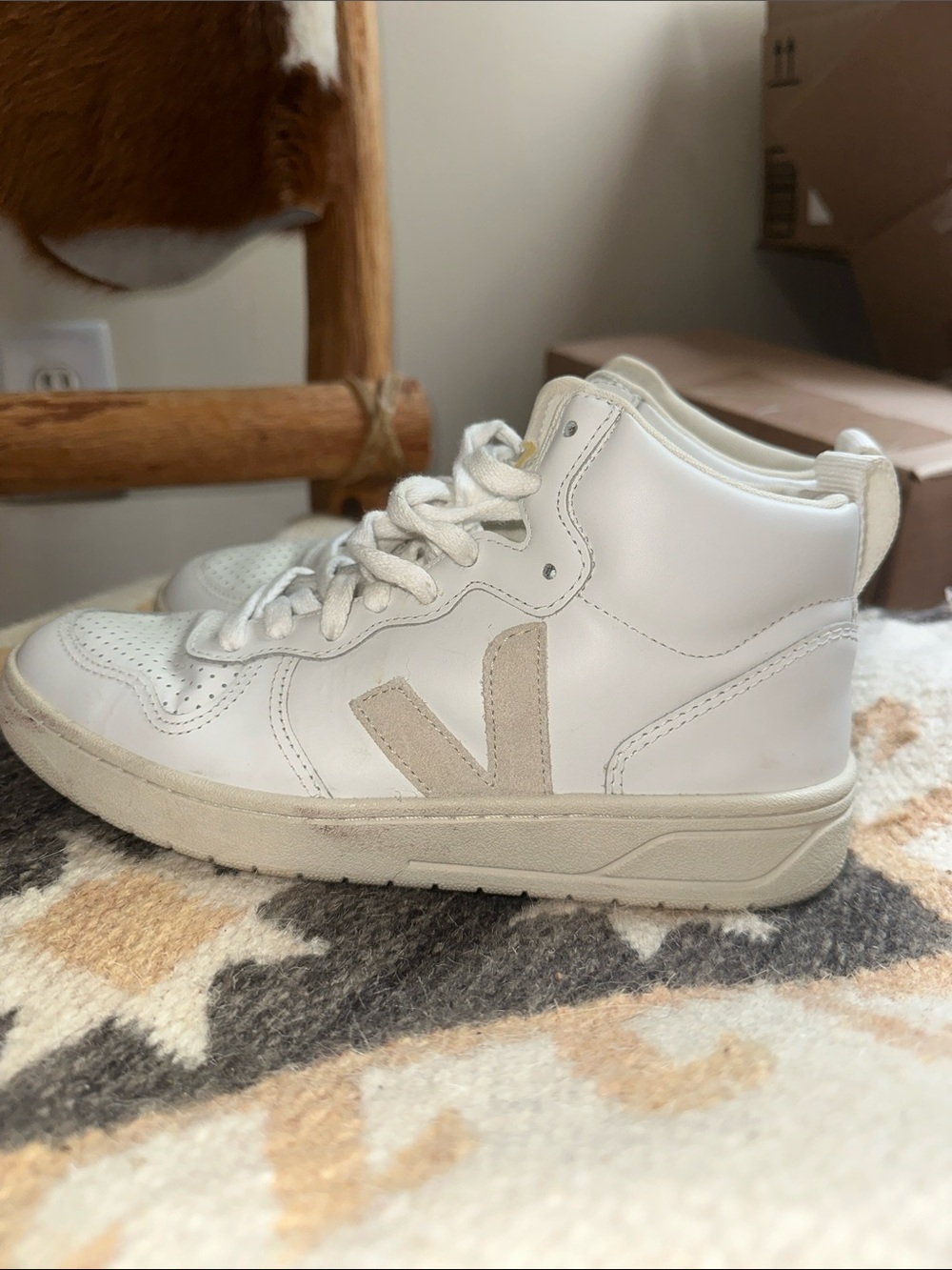 Veja Mid Sneakers
